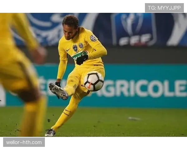 内马尔任意球得分集锦